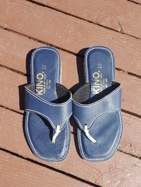 KINO WOMENS  Blue Leather Slide Sandals with White Accent SIZE 10
